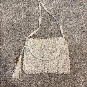 Woven Cream Shoulder Bag w Seashell Tassle